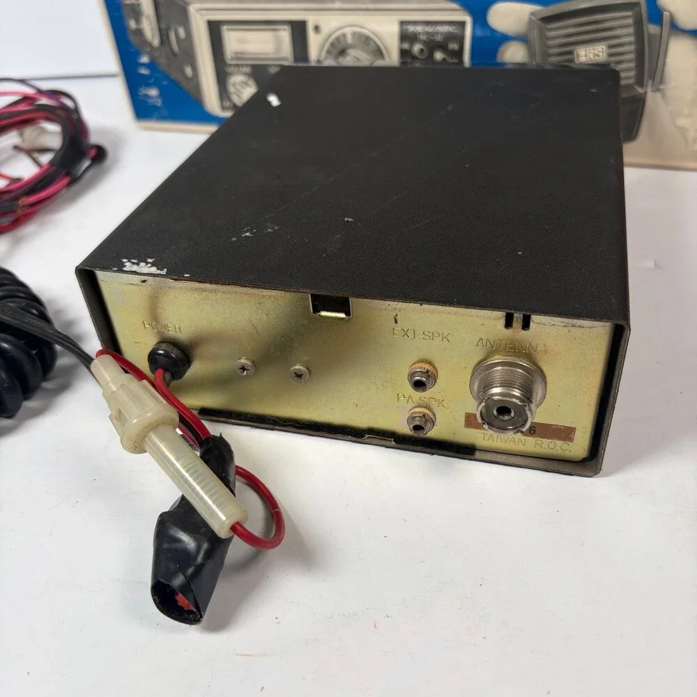 Untested Realistic TRC-52 23 Channel CB Transceiver Radio 21-142 with Mic & Box
